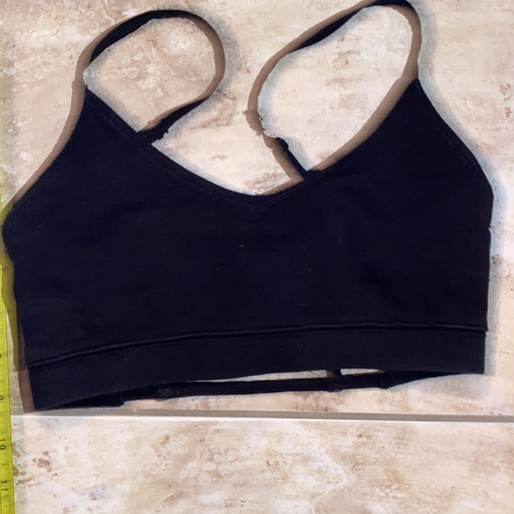 Beautiful black forever 21 strappy sports bra 🆕 - Picture 4 of 7